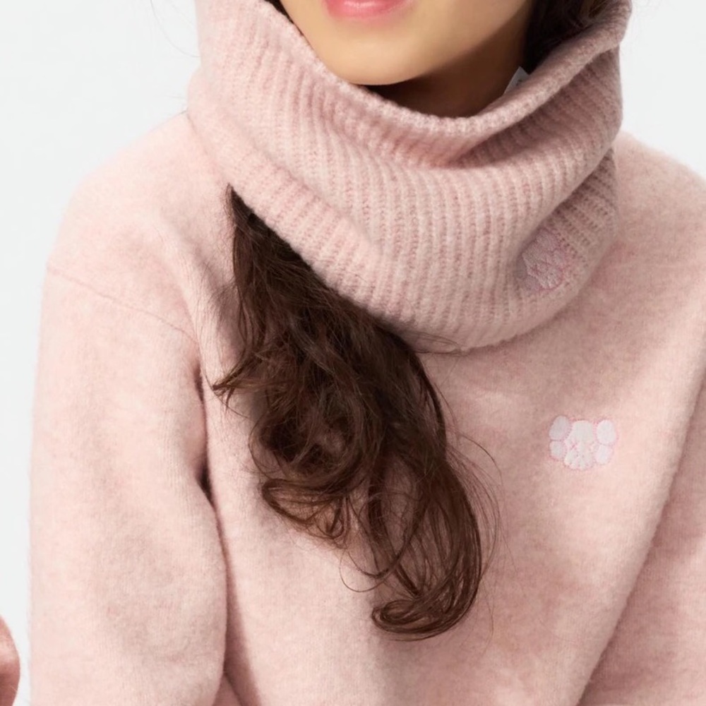 LIMITED EDITION Uniqlo x KAWS WINTER HEATTECH Soufflé Yarn Knit Neck Warmer